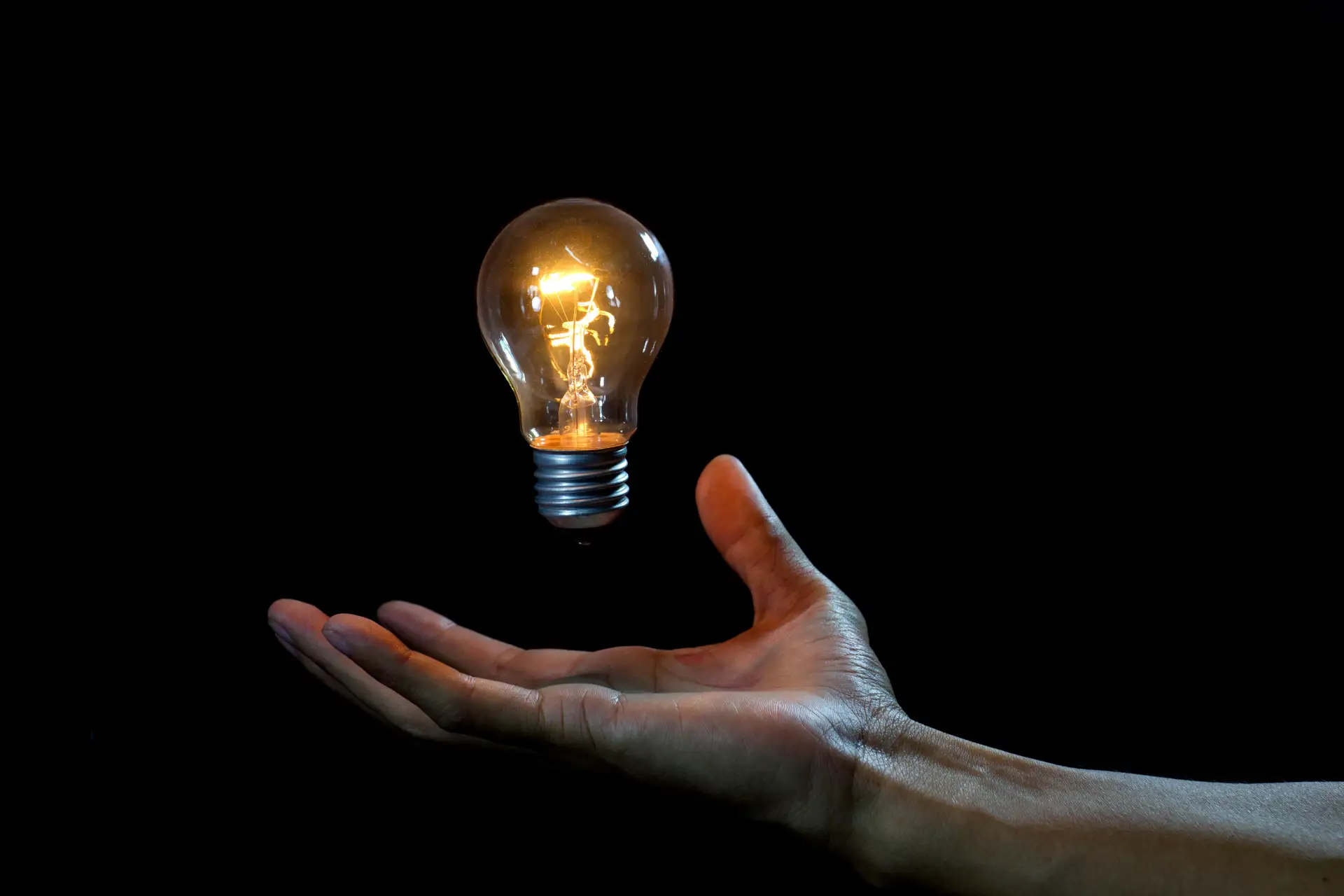 "Неожиданно отключили свет во всем доме, что делать, кому звонить?"🤔💡