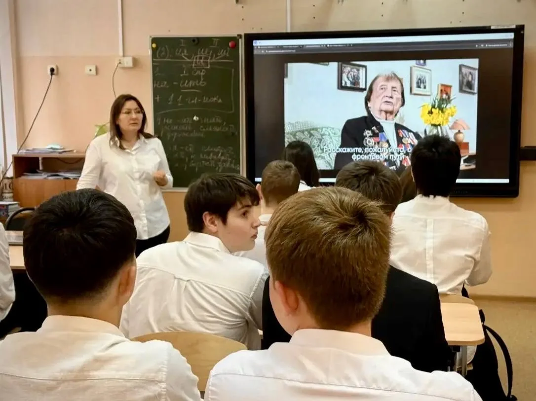 Доброе утро, школа!   🇷🇺 Учебная неделя традиционно началась с торжественной церемонии поднятия Госу