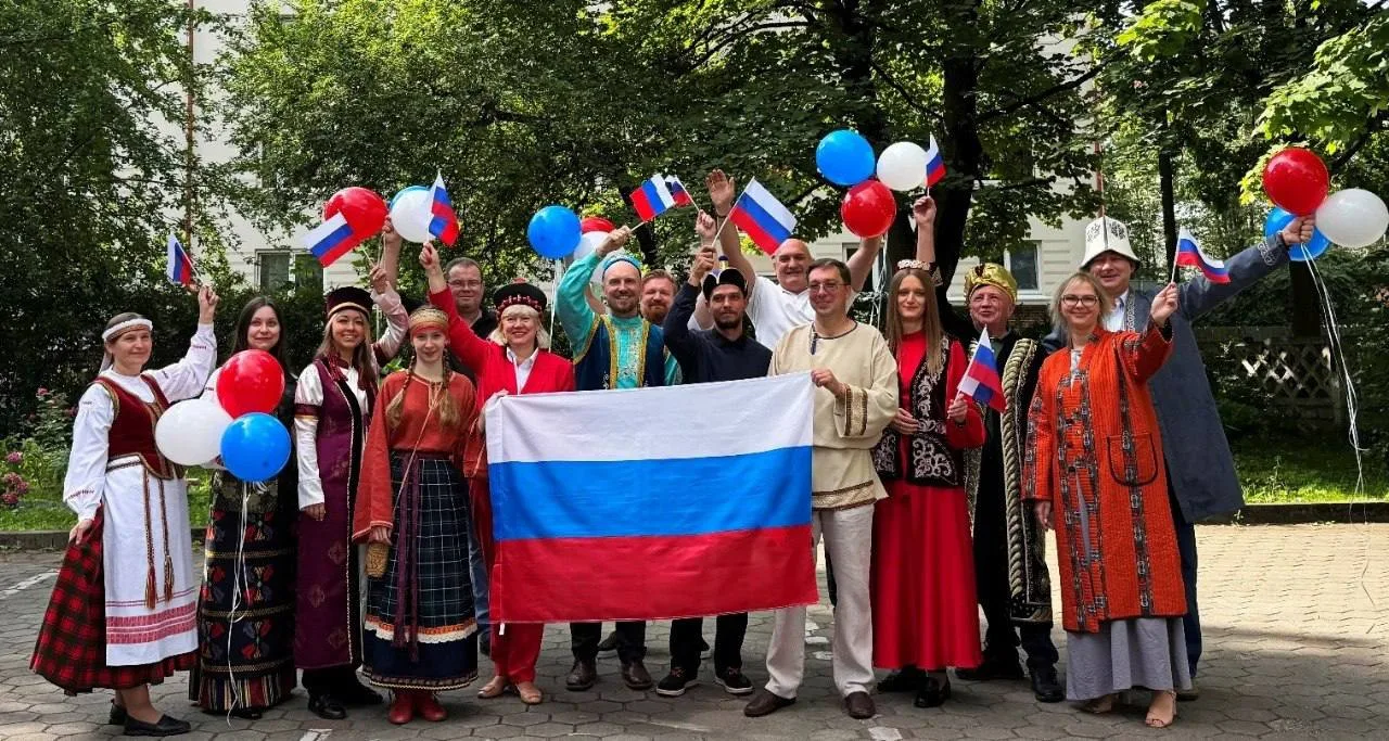 🇷🇺 Работники Ростехнадзора поздравляют с Днём Государственного флага Российской Федер...