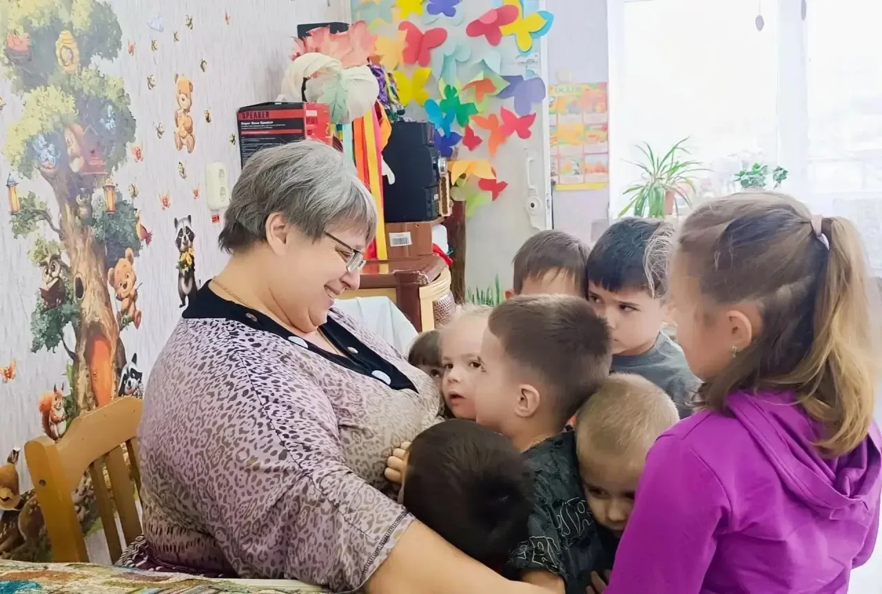 Дорогие воспитатели, нянечки, логопеды, музыкальные руководители, психологи и все, кто ...