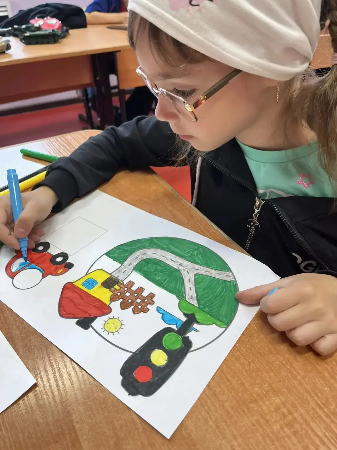 Сегодня ребята проявили себя как художники, и как знатоки! 🎨🧠

С утра  — погружение в историю с пе