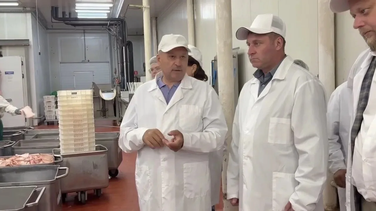 Также посетил предприятие ЗАО «Мясной двор» и встретился с его коллективом