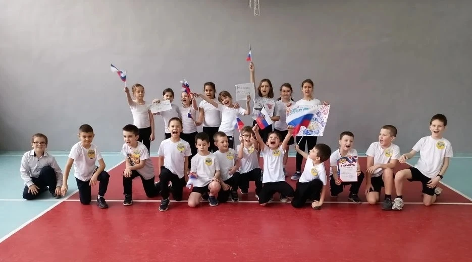 Спортивная эстафета среди учеников 2-4 классов🏆  Среди обучающихся начальной школы прошли спортивные