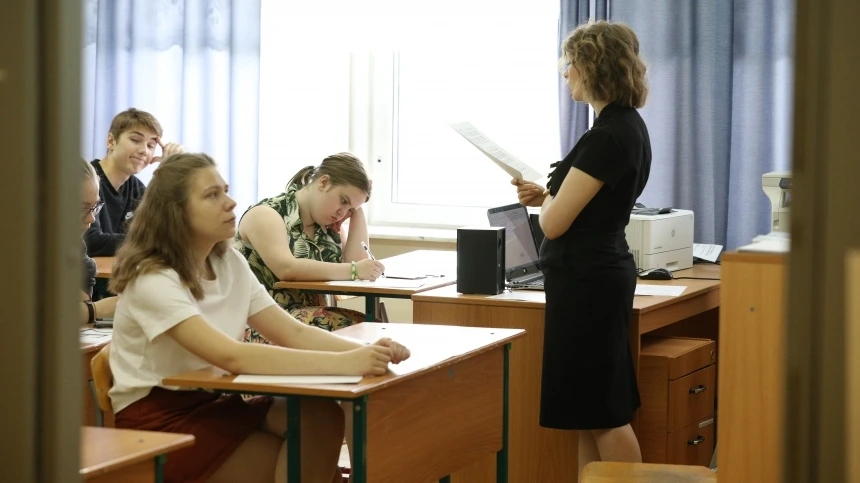 Минпросвещения утвердило увеличение числа уроков в 10-11-х классах.