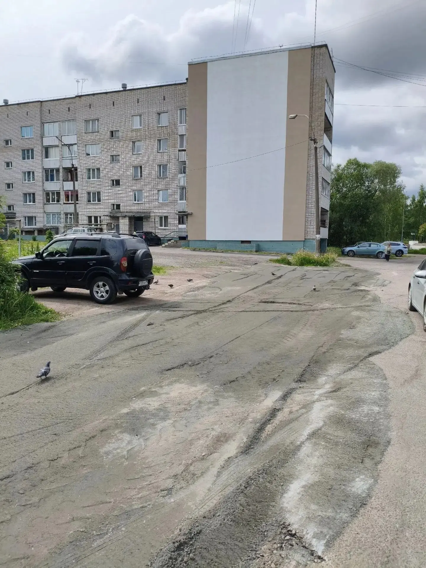 #БудниУК: день за днем
Парковка у дома № 11 на улице Лесной (пгт. Хелюля) обновлена — работы по план