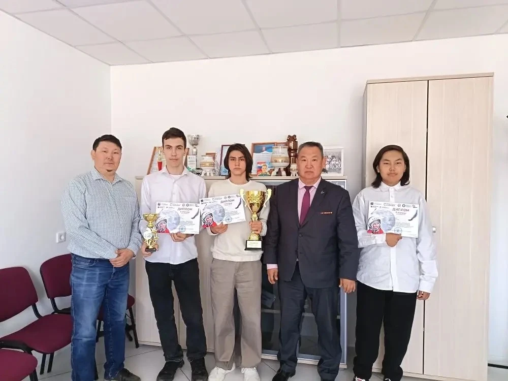 🌟 Встреча с директором школы Иосифом Михайловичем Слепцовым и воспитанниками  школьного технопарка «