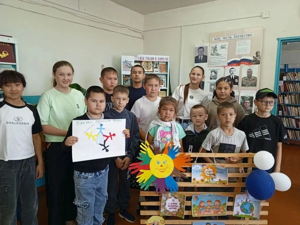 1июня в МОБУ"Кутушевская СОШ" торжественное открытие лагерной смены.День начали с  заря...