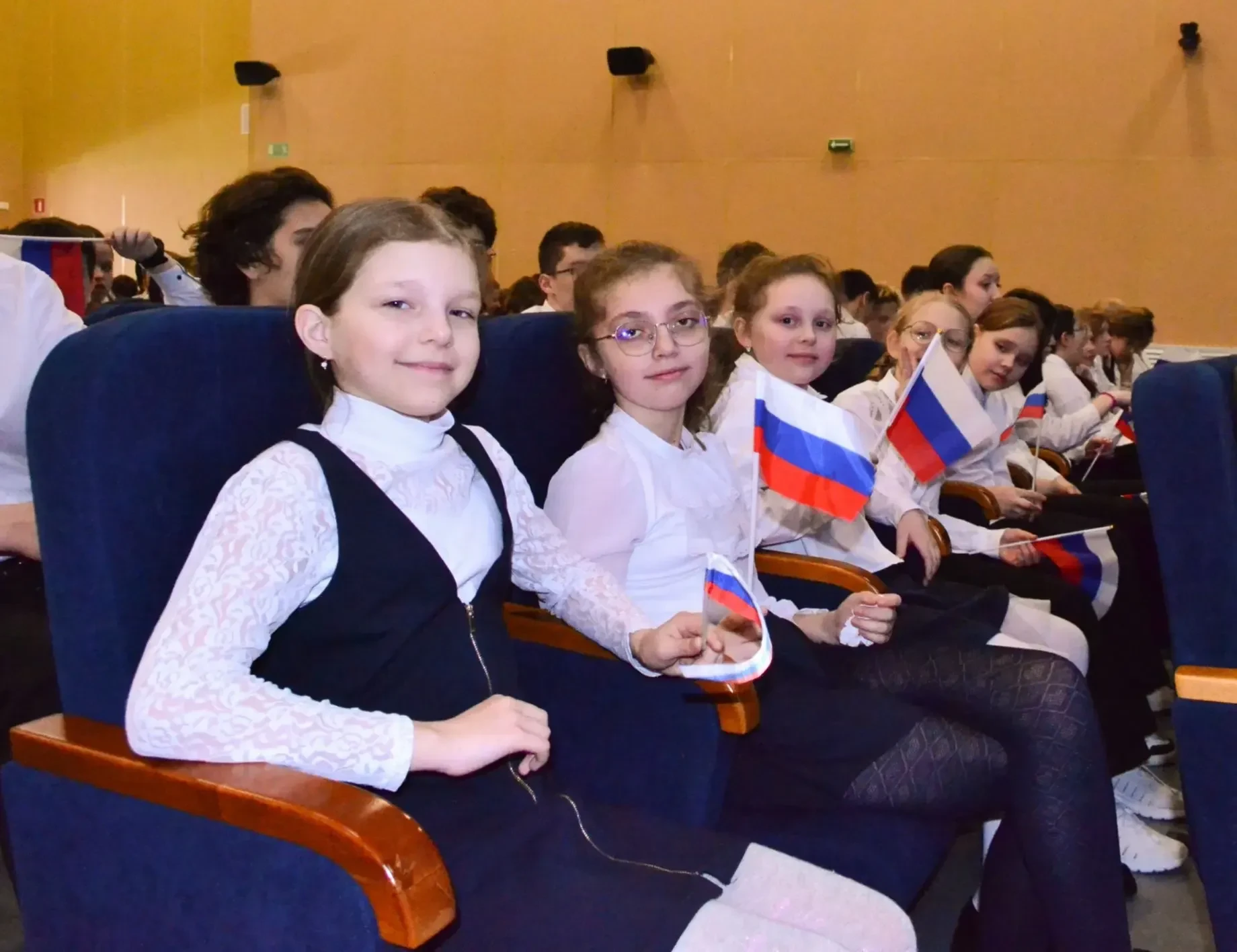 18 марта в МОУ СОШ № 26 прошел праздничный концерт, посвящённый 12-ой годовщине воссоединения Крыма 