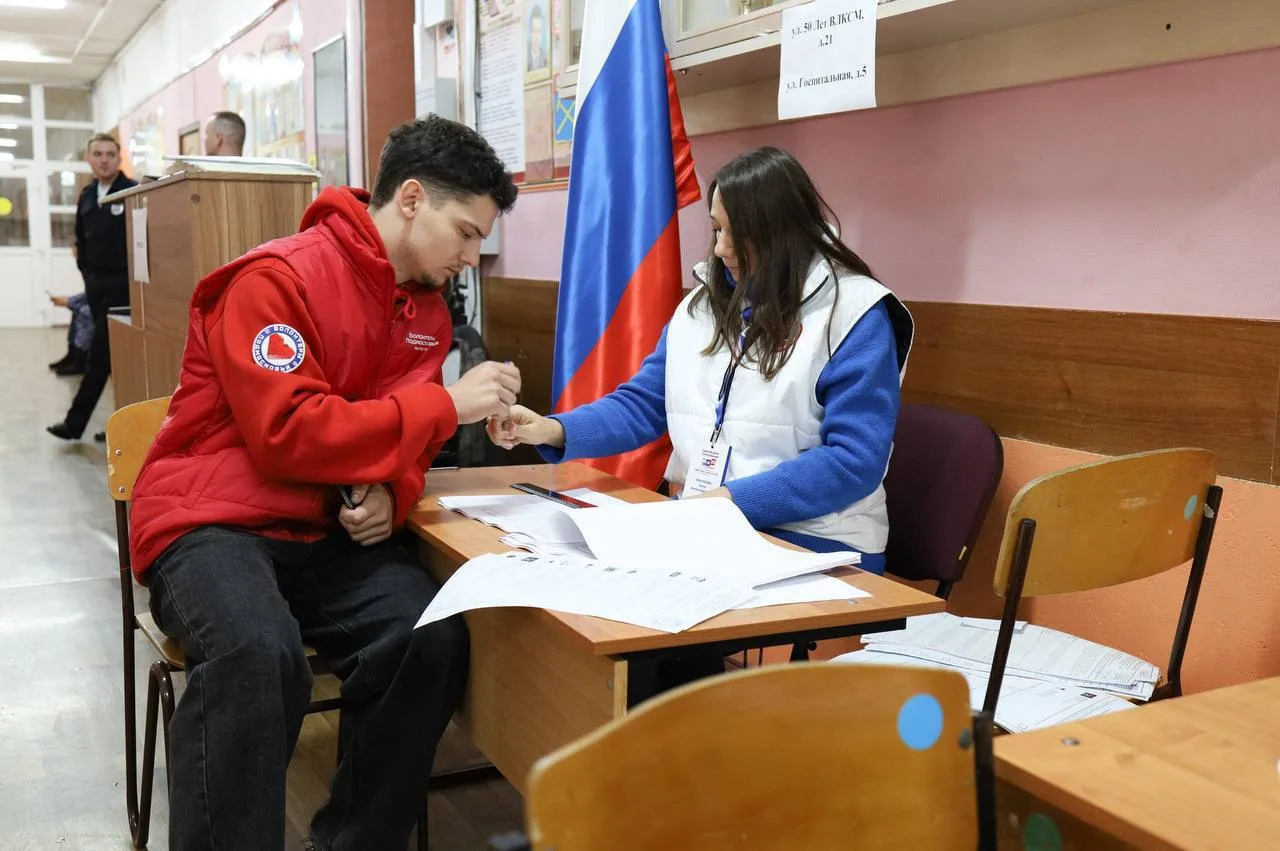 Жители Подольска продолжают голосовать на выборах. К процессу активно присоединяются во...