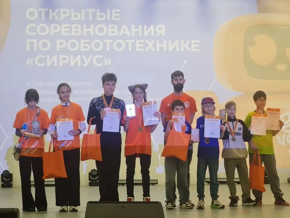 🤖 Когда технологии — это уже стиль мышления!  В образовательном центре Сириус прошли открытые соревн