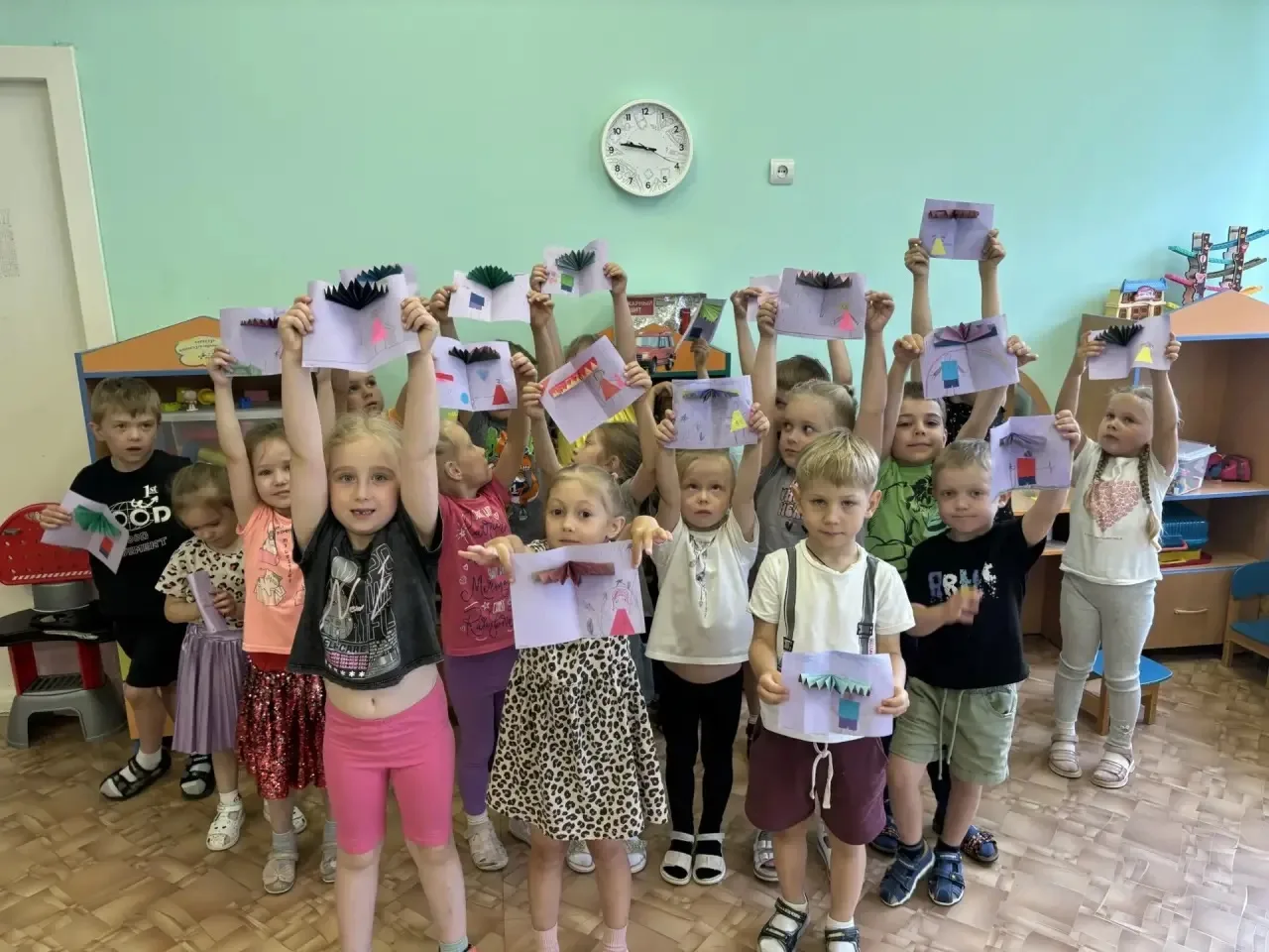 Дождик не беда, когда есть зонтик своими руками ☔🎨 «Солнышки» смастерили яркие поделки и доказали, 