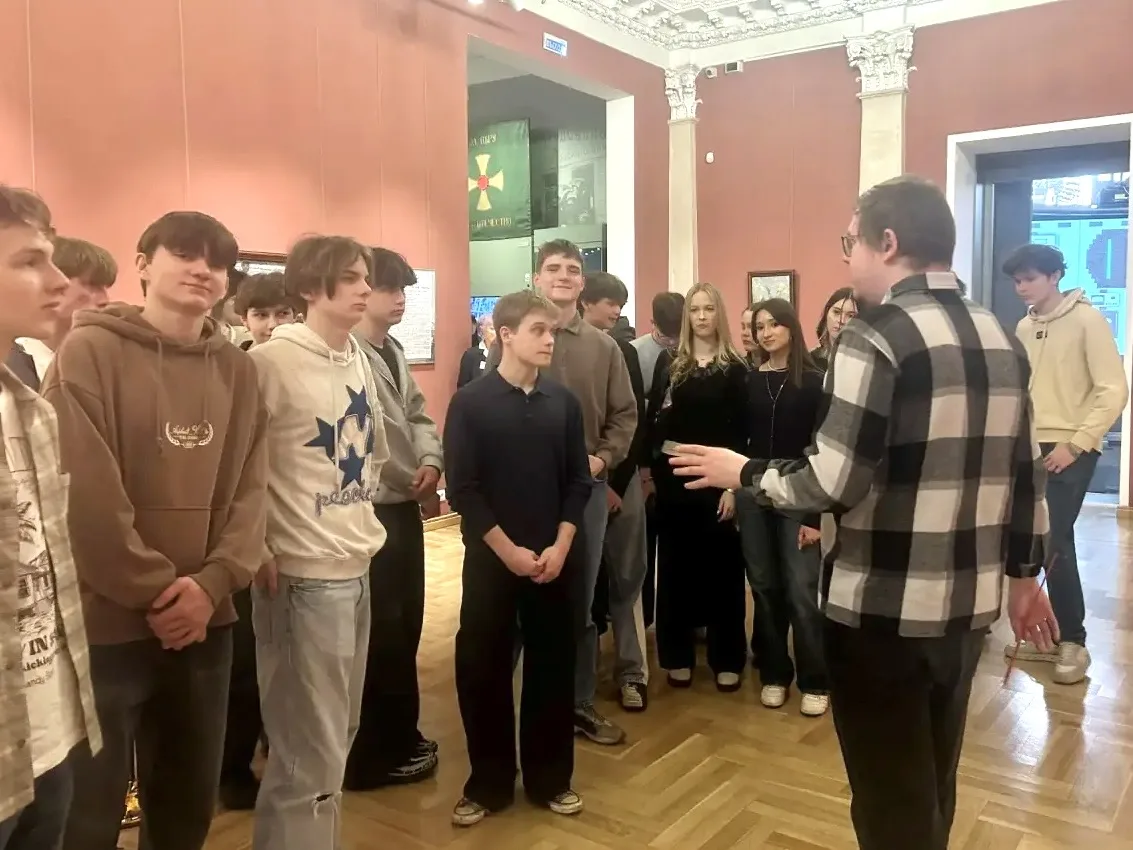 УЧЕНИКИ ИНЖЕНЕРНОГО КЛАССА ПОСЕТИЛИ МУЗЕЙ СОВРЕМЕННОЙ НАУКИ  👍🏻 Ученики 10‑го инженерного класса поб
