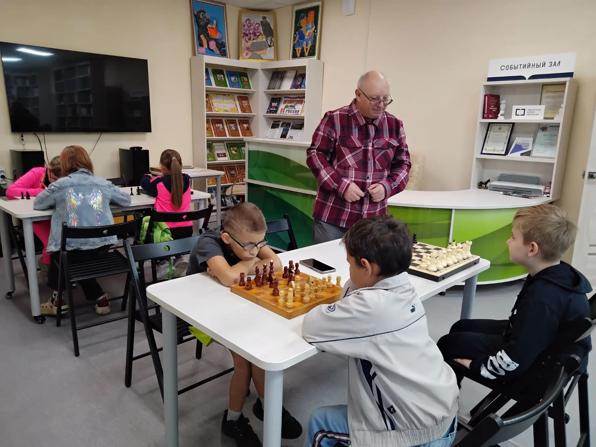 Городская библиотека №1 вновь стала площадкой для игры в шахматы.