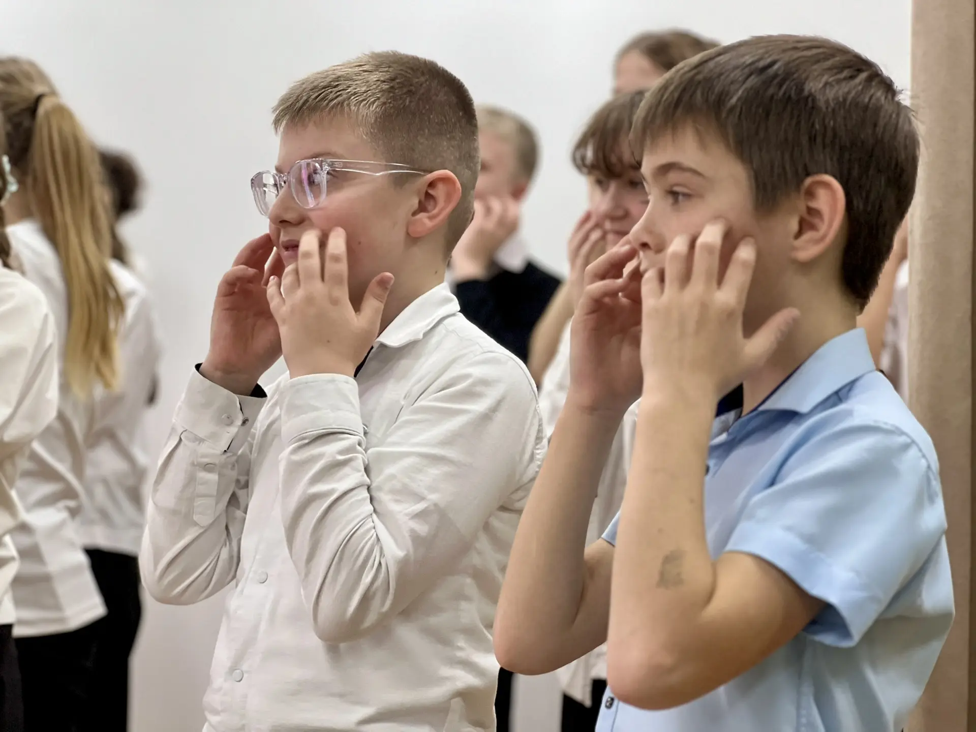 🎭 В честь Всемирного дня театра в нашей школе прошёл увлекательный мастер-класс по актерскому мастер