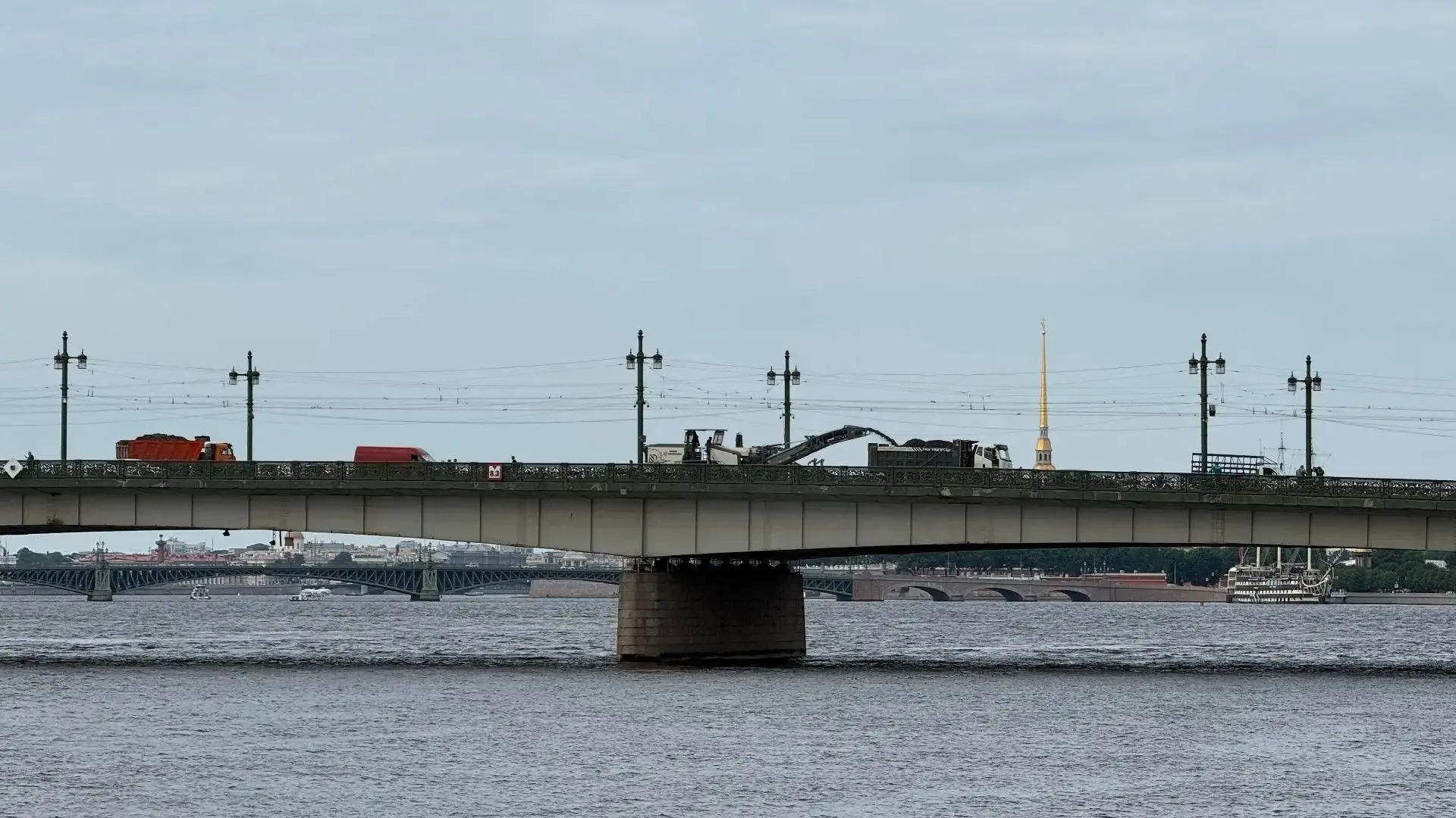 В ночь на 21 июля мосты в Петербурге разводить не будут из-за сильного ветра