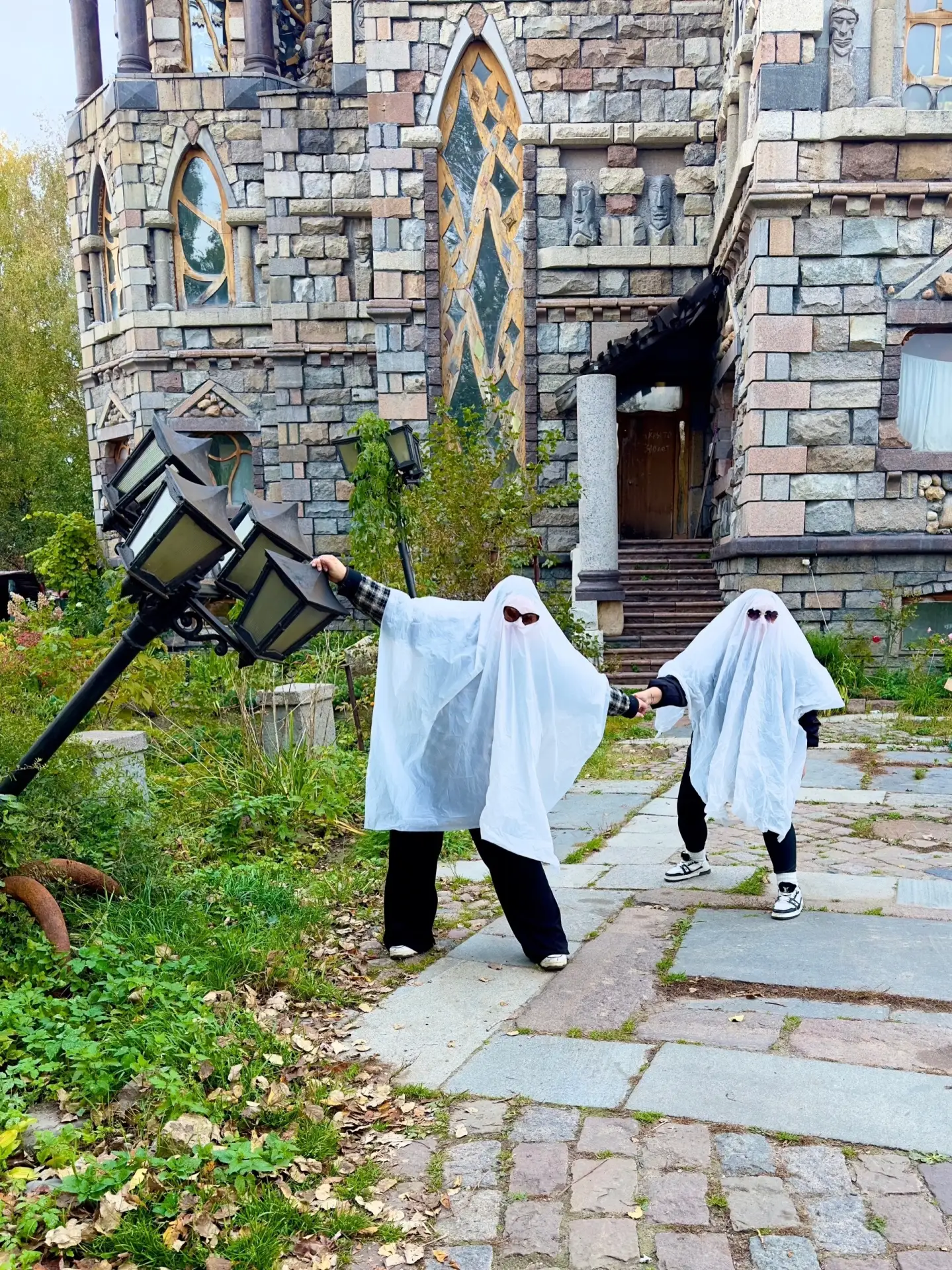 ЗДЕСЬ ЖИВУТ 👻 ДОБРЫЕ ПРИВИДЕНИЯ