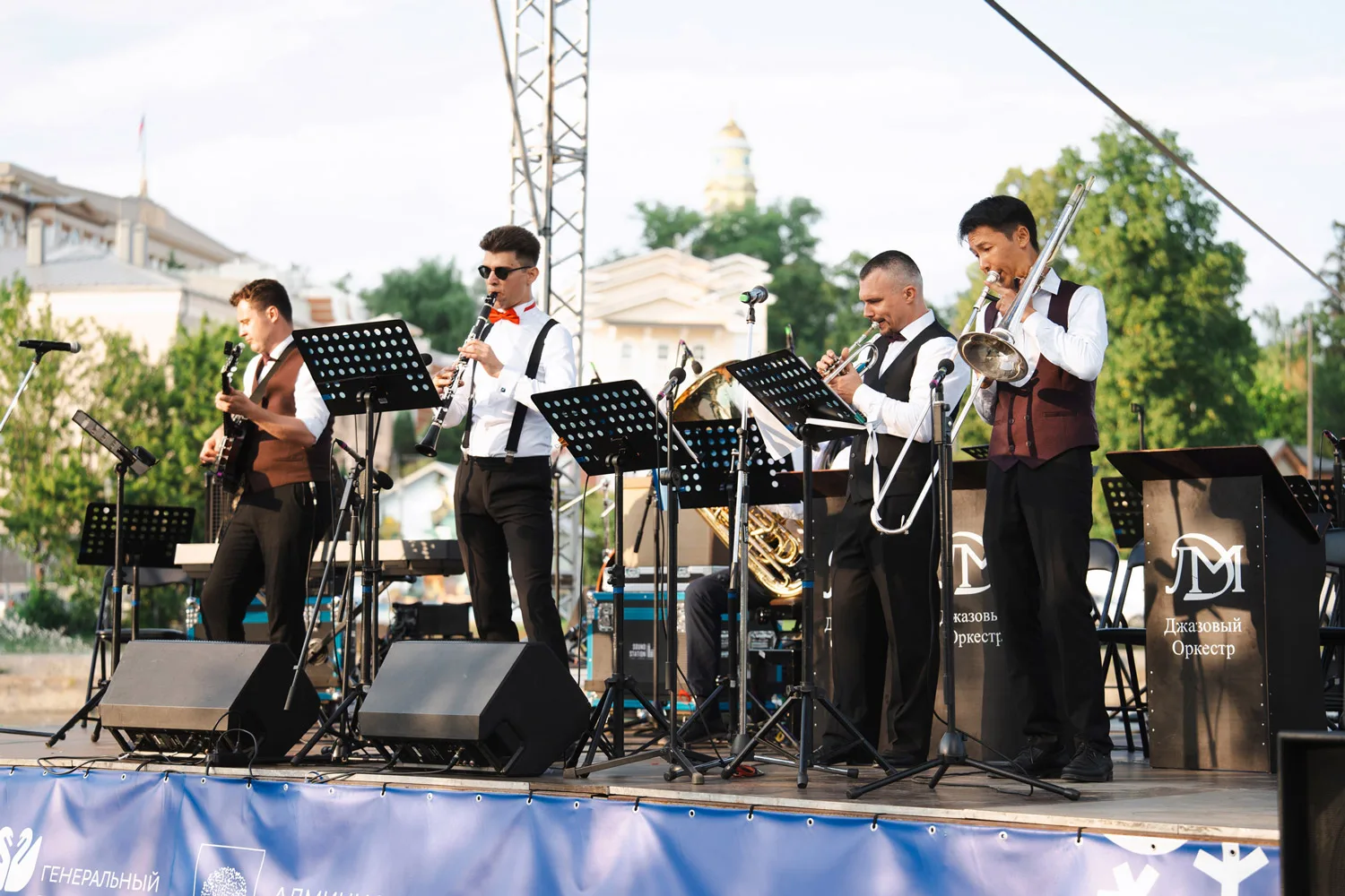 Музыкальные вечера на Комсомольском пруду

📍 17 - 19 июля, Комсомольский пруд

На открытой сцене вы
