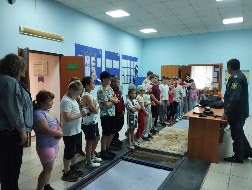 🚂 Как мы в гостях у настоящих стрелков железной дороги побывали!

В субботу, 13 июня, наша компания