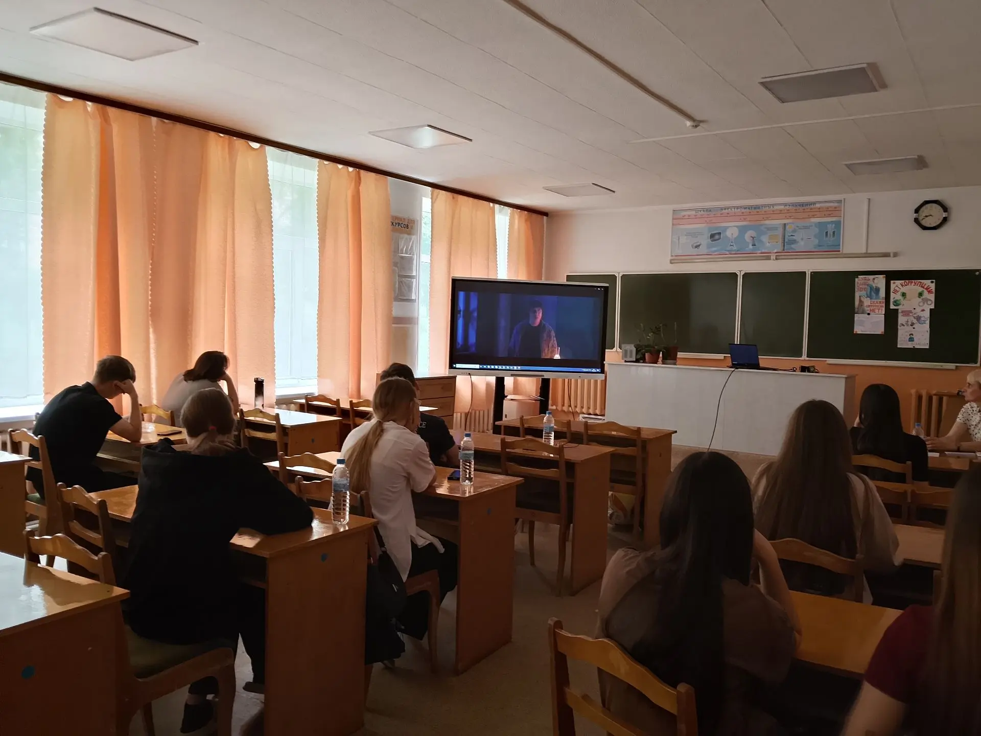 В рамках реализации проекта "Молодежь и дети", в рамках всероссийской акции "Помним о важном",  в ла