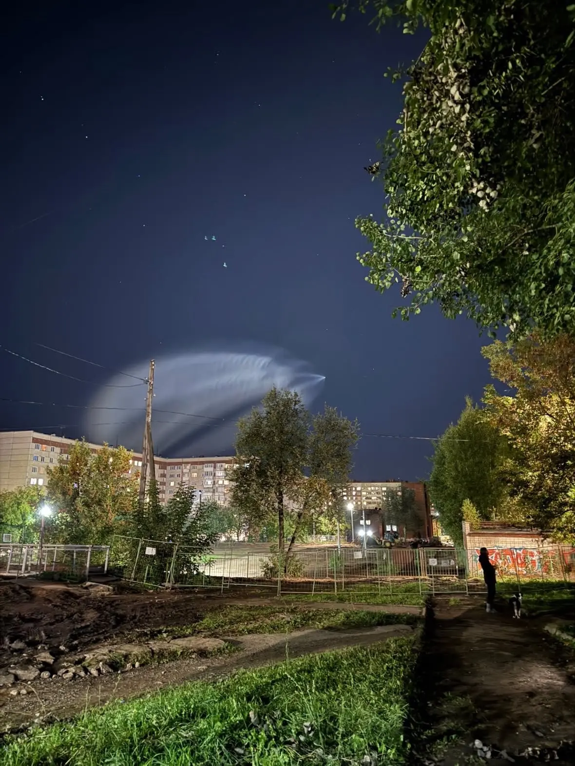 На днях ижевчане заметили необычное свечение в небе.