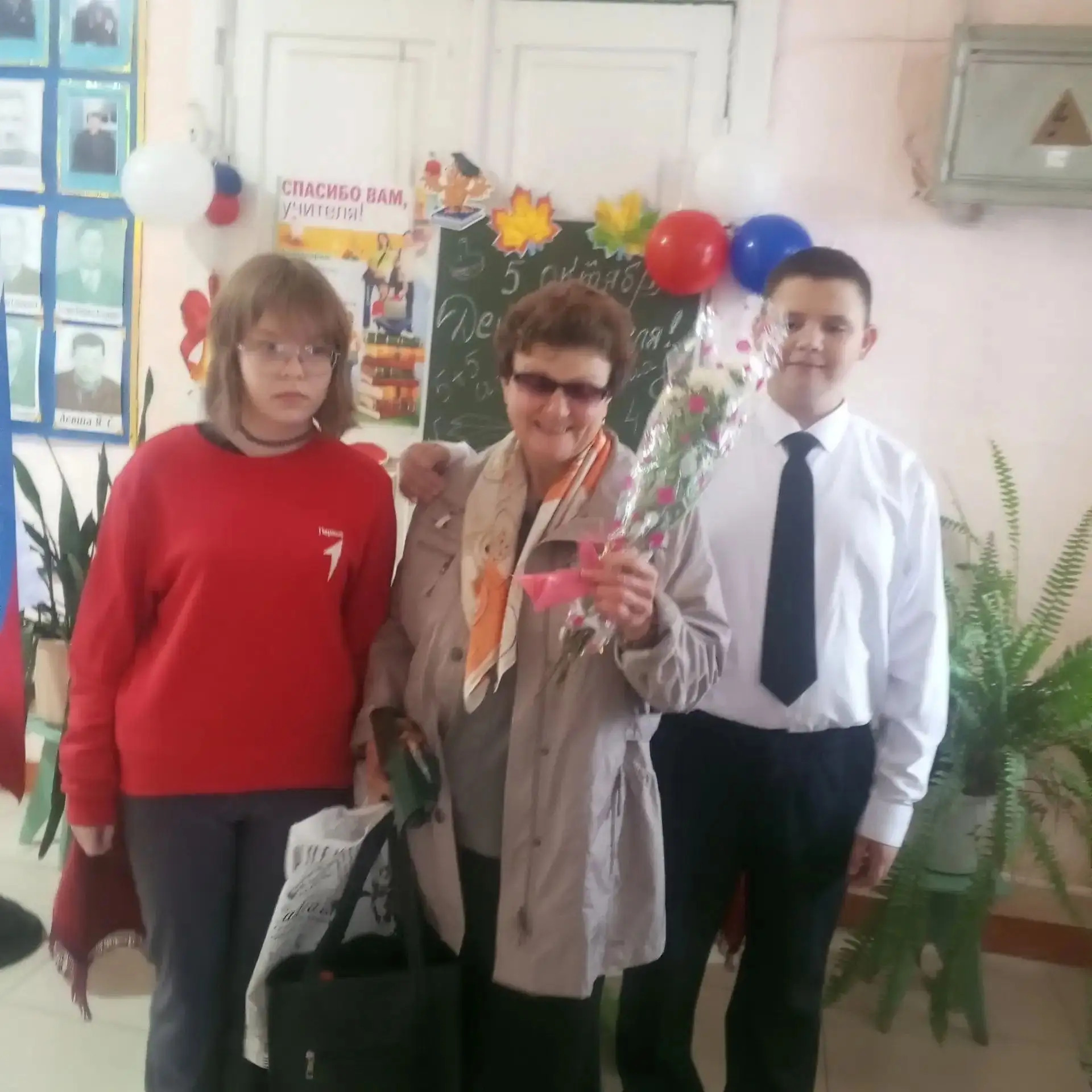 В Уношевской школе состоялось торжественное мероприятие, посвящённое Дню учителя. В рам...