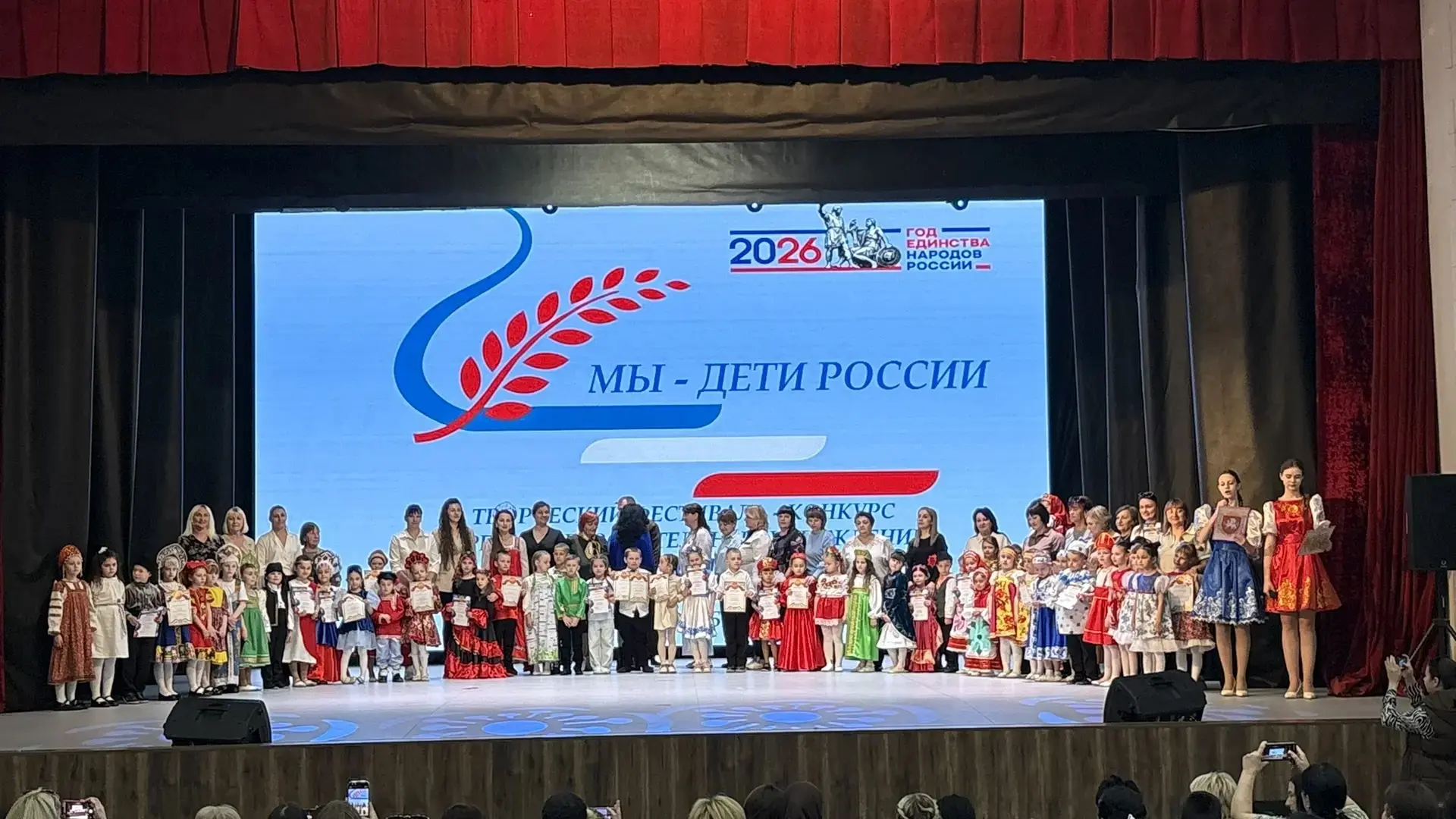 Сегодня в райнном доме культуры прошел муниципальный творческий фестивпль- конкурс "Мы- дети России!