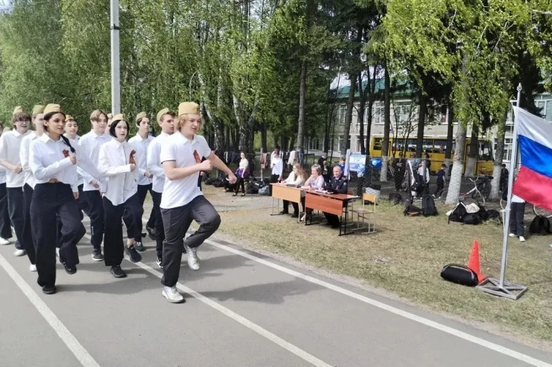 🎤⭐️В Первомайском районе школьники приняли участие в смотре-конкурсе строевой песни  В Санниковской 