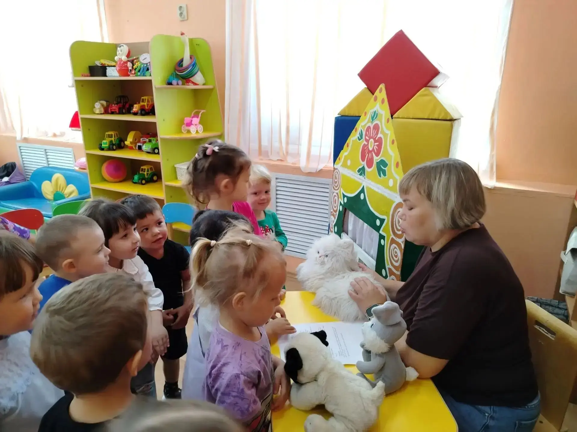 Развлечение в младшей группе «Кто к нам в гости приходил».