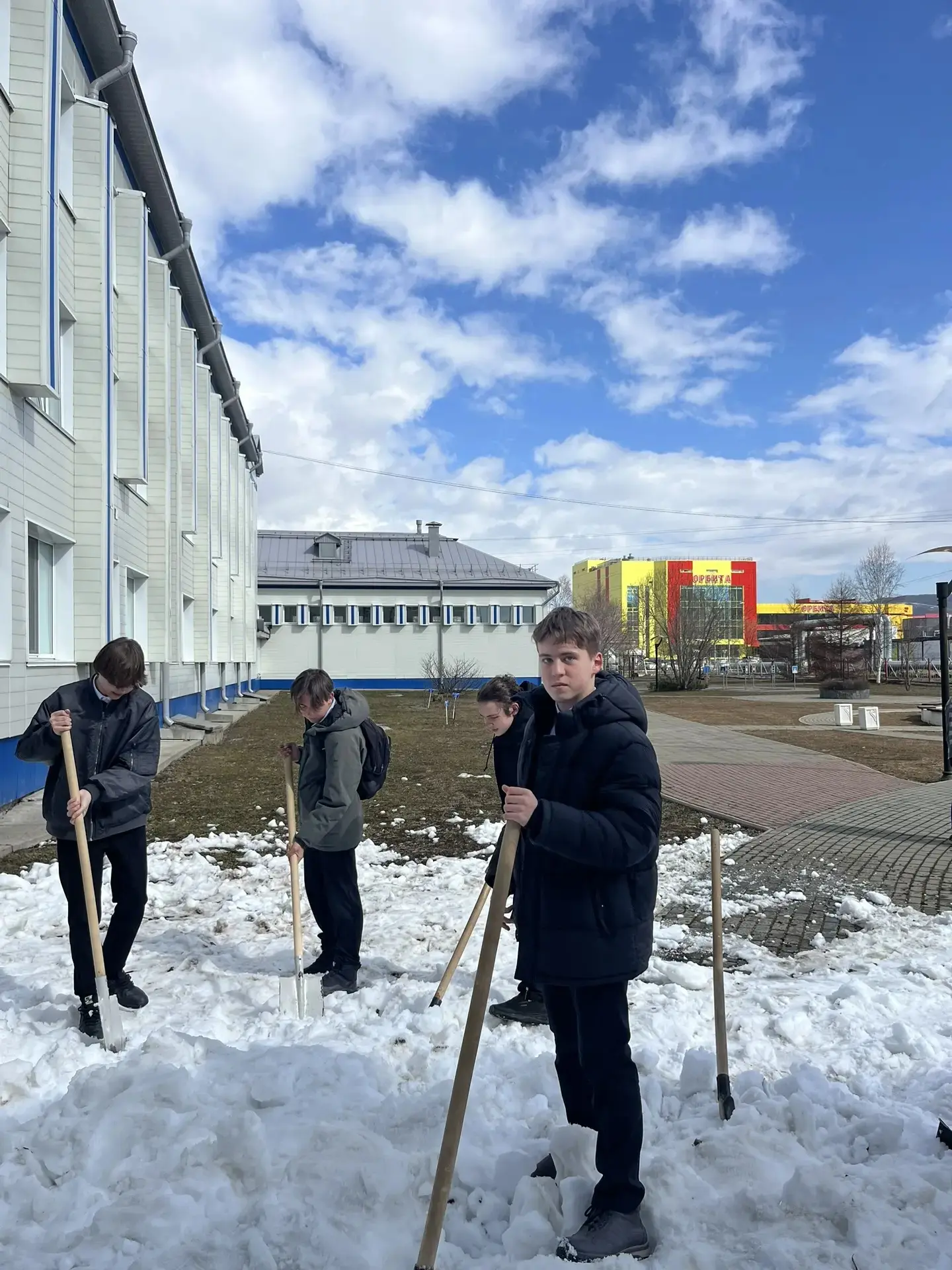 🌿Чистая пятница: весенний переполох   🌞Сегодня наша гимназия вновь вышла на весеннюю «чистую пятницу