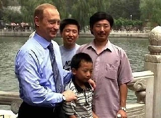 ⚡️Путин встретился с китайским инженером Пэн Паем, с которым виделся ещё в 2000 году во время первог