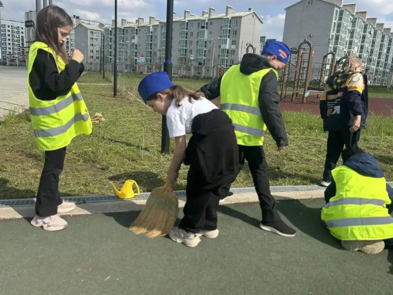 В рамках укрепления взаимодействия по вопросам безопасности дорожного движения и благоустройства гор