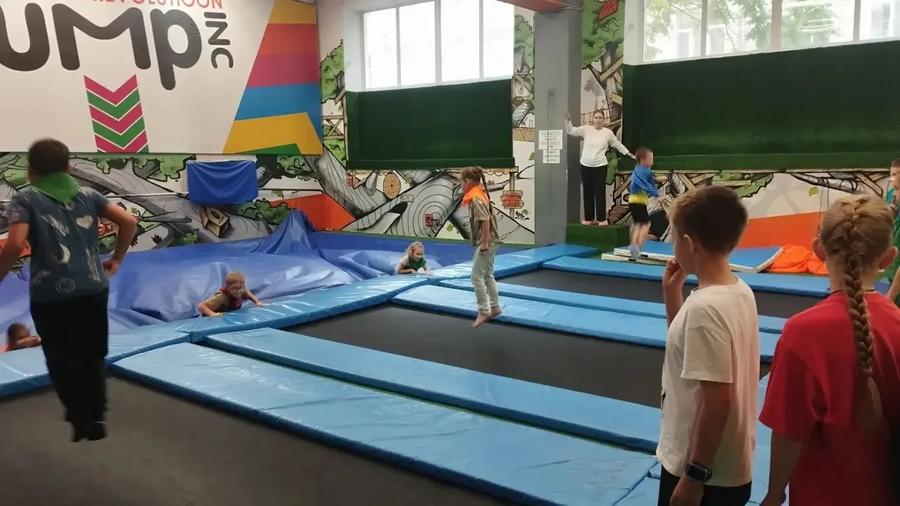 🤸‍♀️ Прыжок в активное лето: джампинг в нашем лагере!

На этой неделе воспитанники нашего школьного