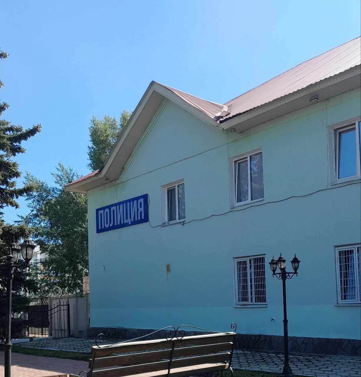 ☝️ Дети нашли чужую банковскую карту в Стерлитамаке и закупились на 6 тысяч рублей 

63-летняя местн