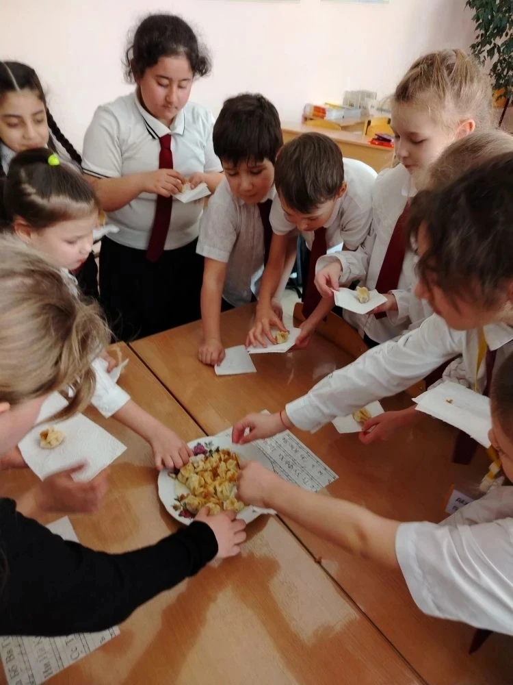 "Угощение от души слаще мёда"🍯🍯

В рамках недели школьного питания в МБОУ СОШ 26 прошла увлекатель