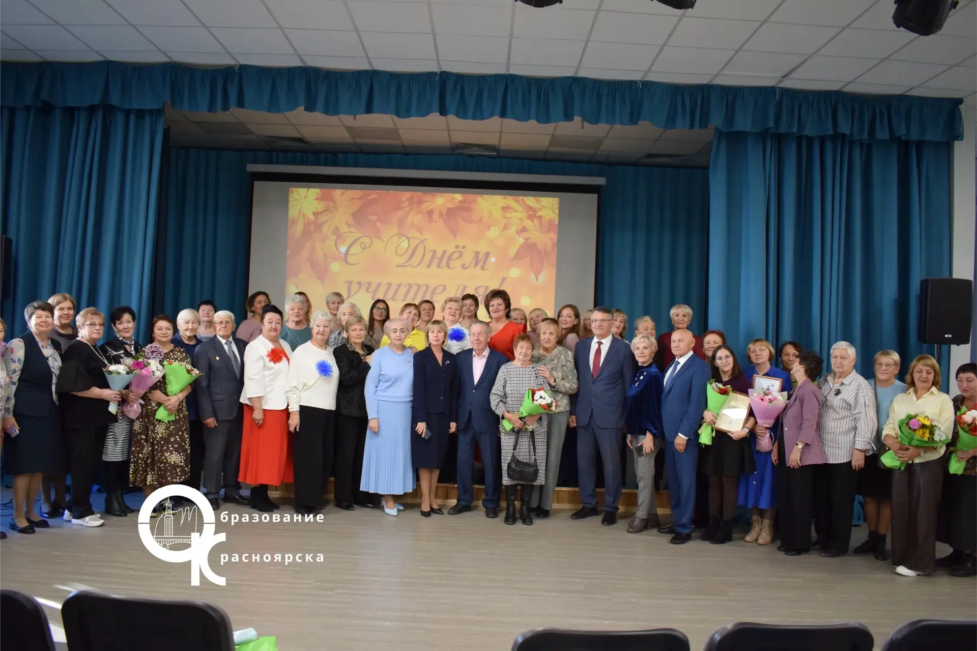Ветеранов педагогического труда Красноярска поздравили с Днём учителя 💐