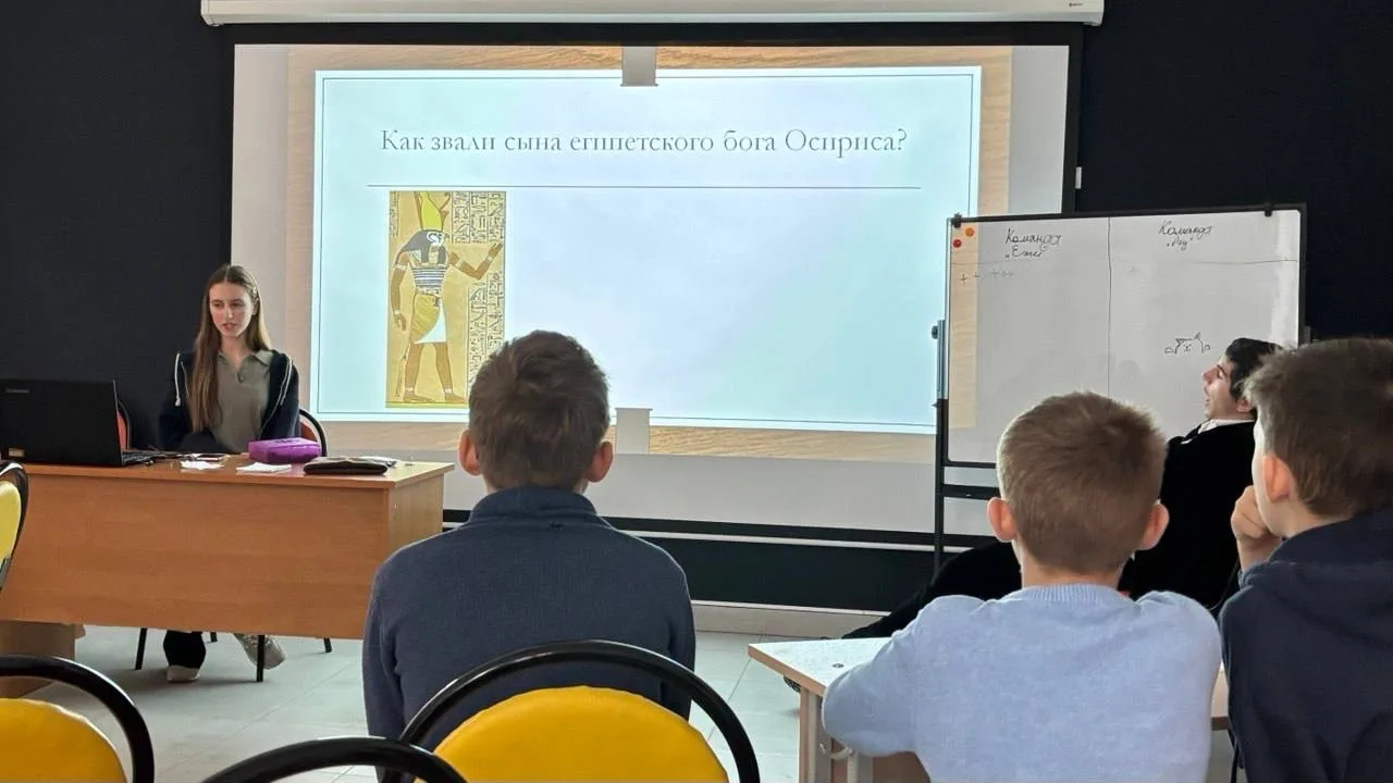 19 февраля Наталия Трембич, ученица 11 класса провела для учащихся четвертых классов ув...