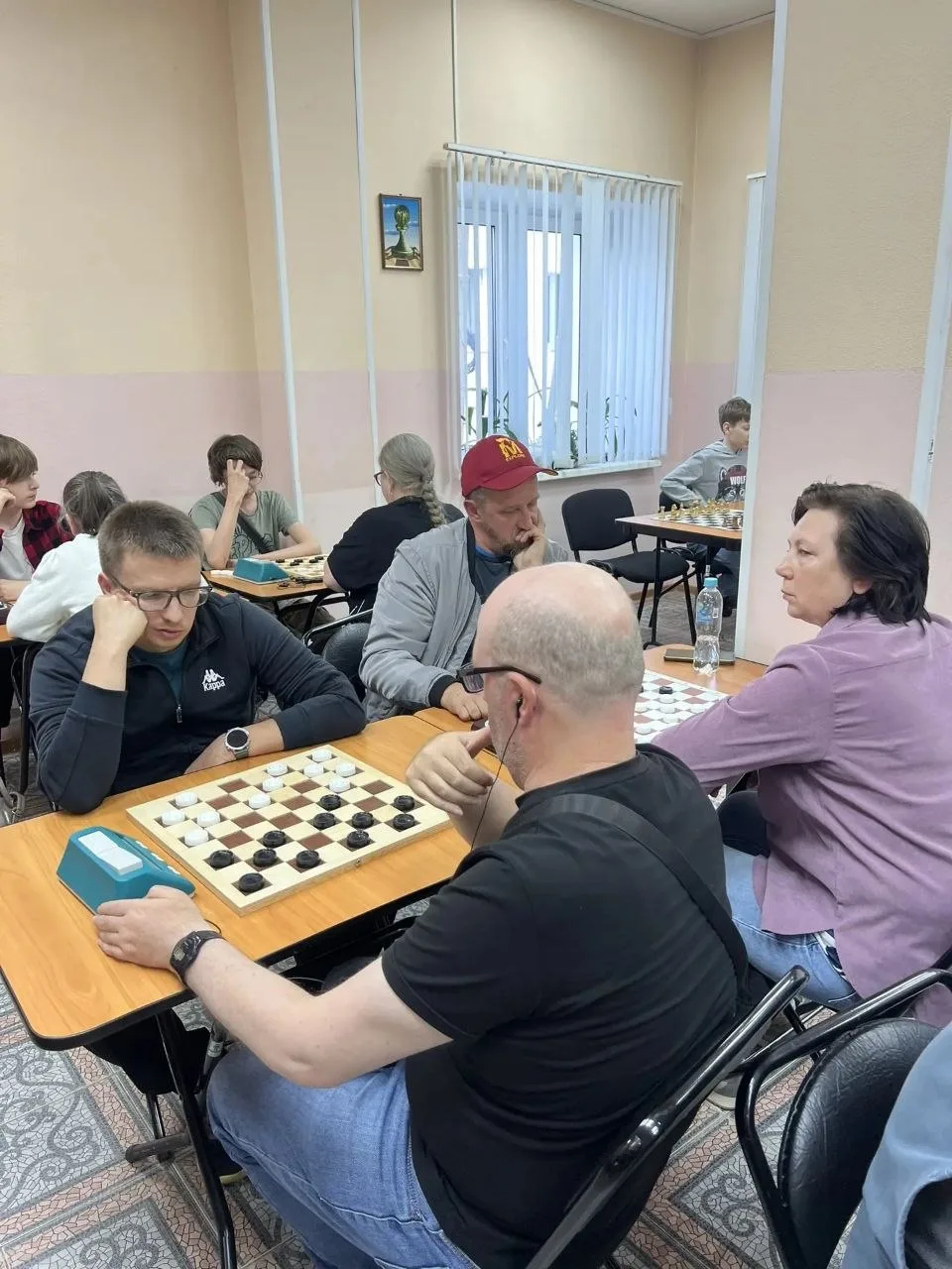 В Костроме в Спортивной школе номер 10 стартовал командный чемпионат города по русским шашкам. На ст