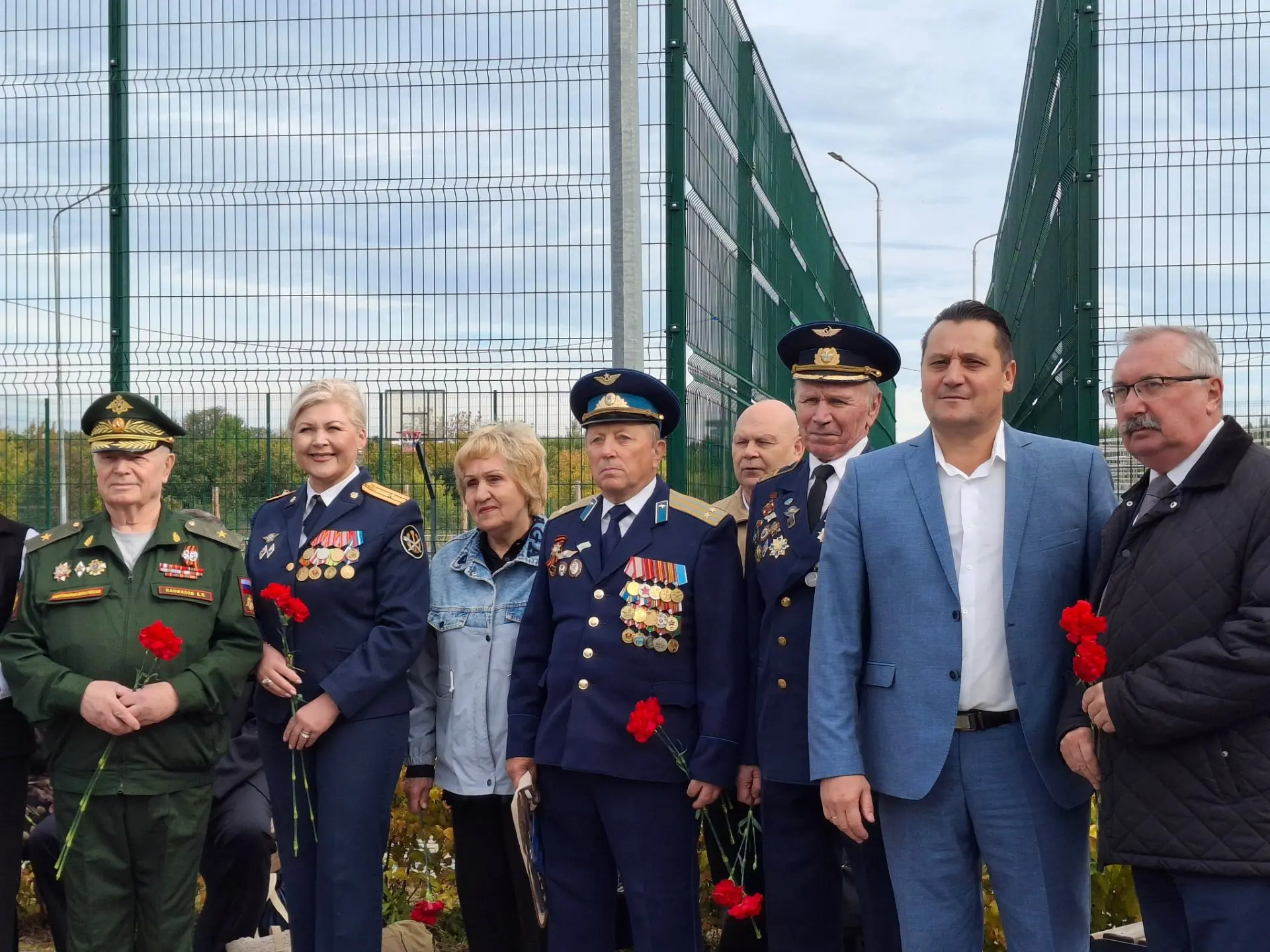 В память о павших защитниках: митинг на Аллее Героев.