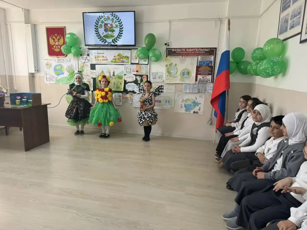 В нашей школе прошло яркое и познавательное мероприятие, посвящённое Дню Эколят 🌿

Ребята не только