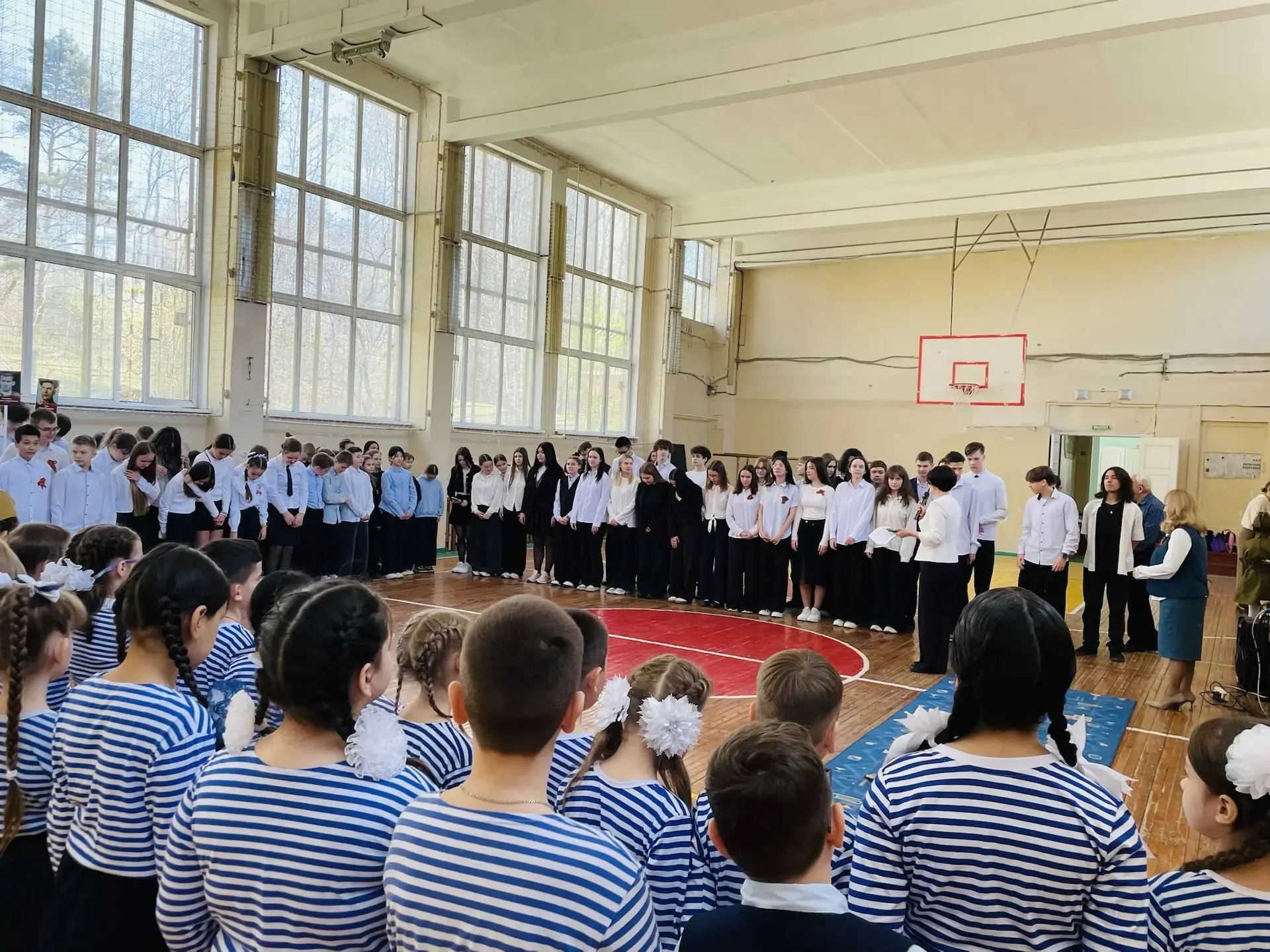 🕊️ Память сквозь поколения: в Политехническом лицее прошла торжественная линейка, посвященная 81-й г