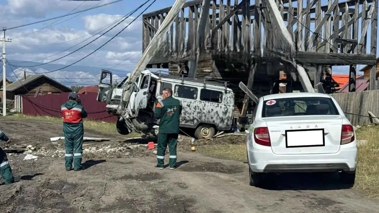 👉 Пьяный водитель на «буханке» разбил Toyota Land Cruiser и врезался в опору ЛЭП на Ол...