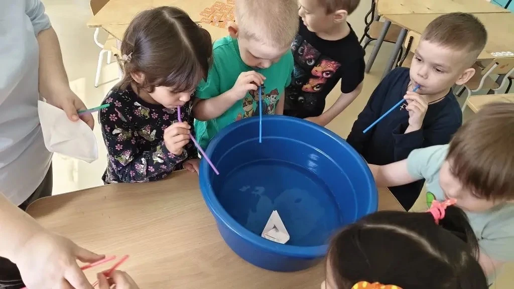 👶Ребята средней группы «Солнышко»🌞совместно с Аленой Смагловной, продолжают развивать речевое дыха