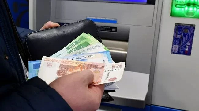 Средняя зарплата в Петербурге выросла до 128,6 тысячи рублей