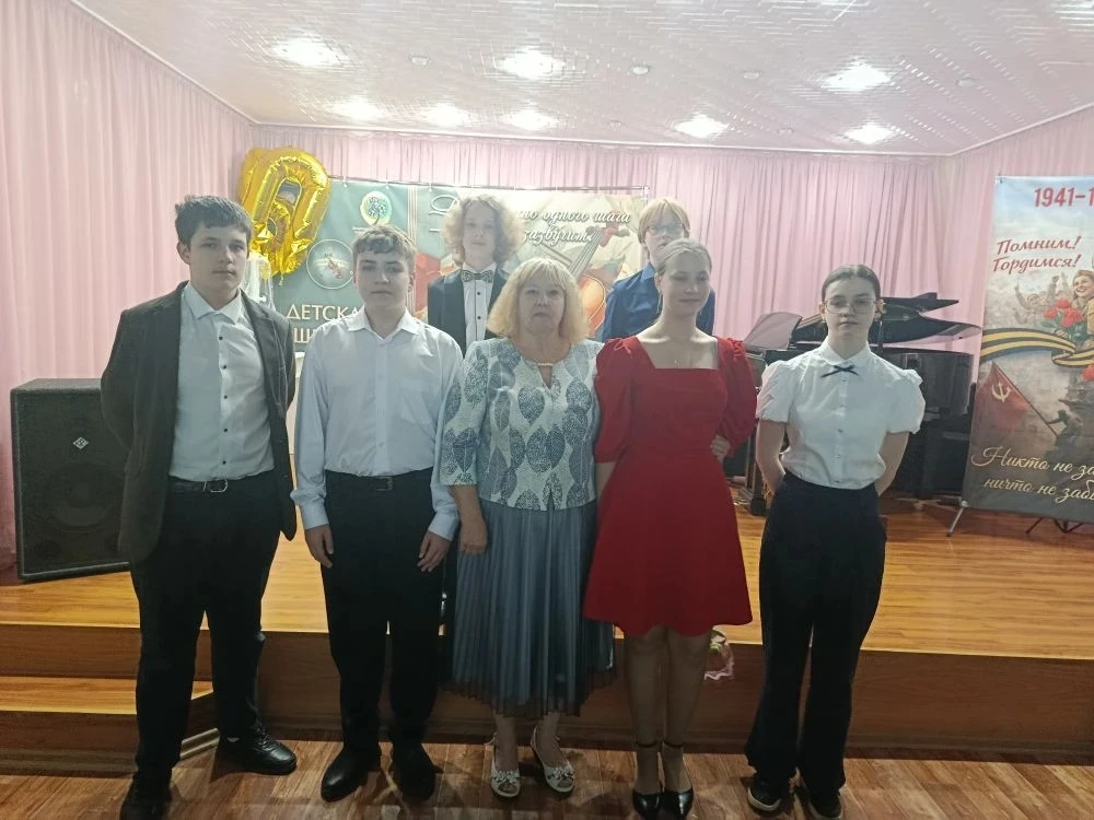 🌷 В прекрасный майский вечер, 27 мая, в зале нашей школы прошёл концерт класса преподавателя Наталь