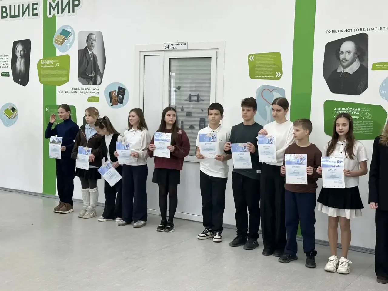 Сегодня, 23 марта 2026 года, в нашей школе №3 началась неделя с по-настоящему торжественного и патри