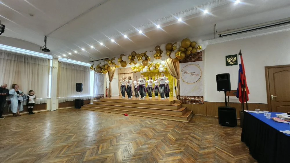 🎉 Сегодня прозвенел Последний звонок для наших одиннадцатиклассников! 🔔✨  Это был огромный, яркий и 