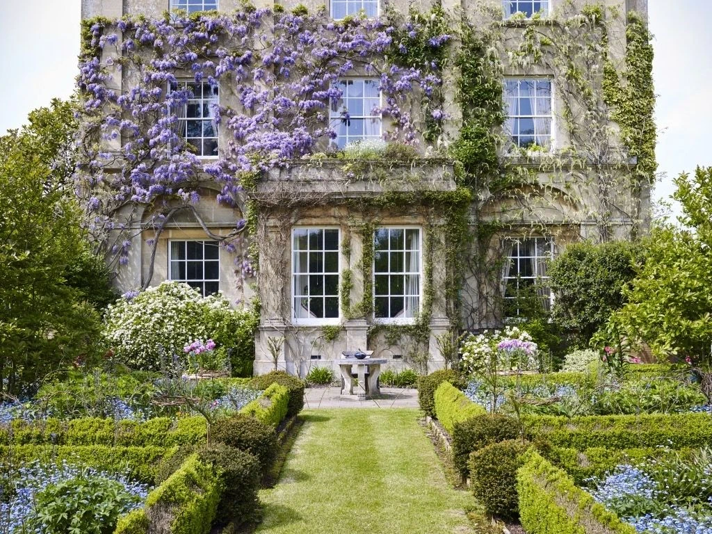 Сады Хайгроув (Highgrove Gardens) — это знаменитые частные владения короля Карла III в графстве Глос