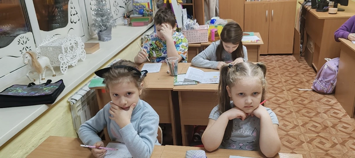 В стране знаний. Год пролетел незаметно! 🎒