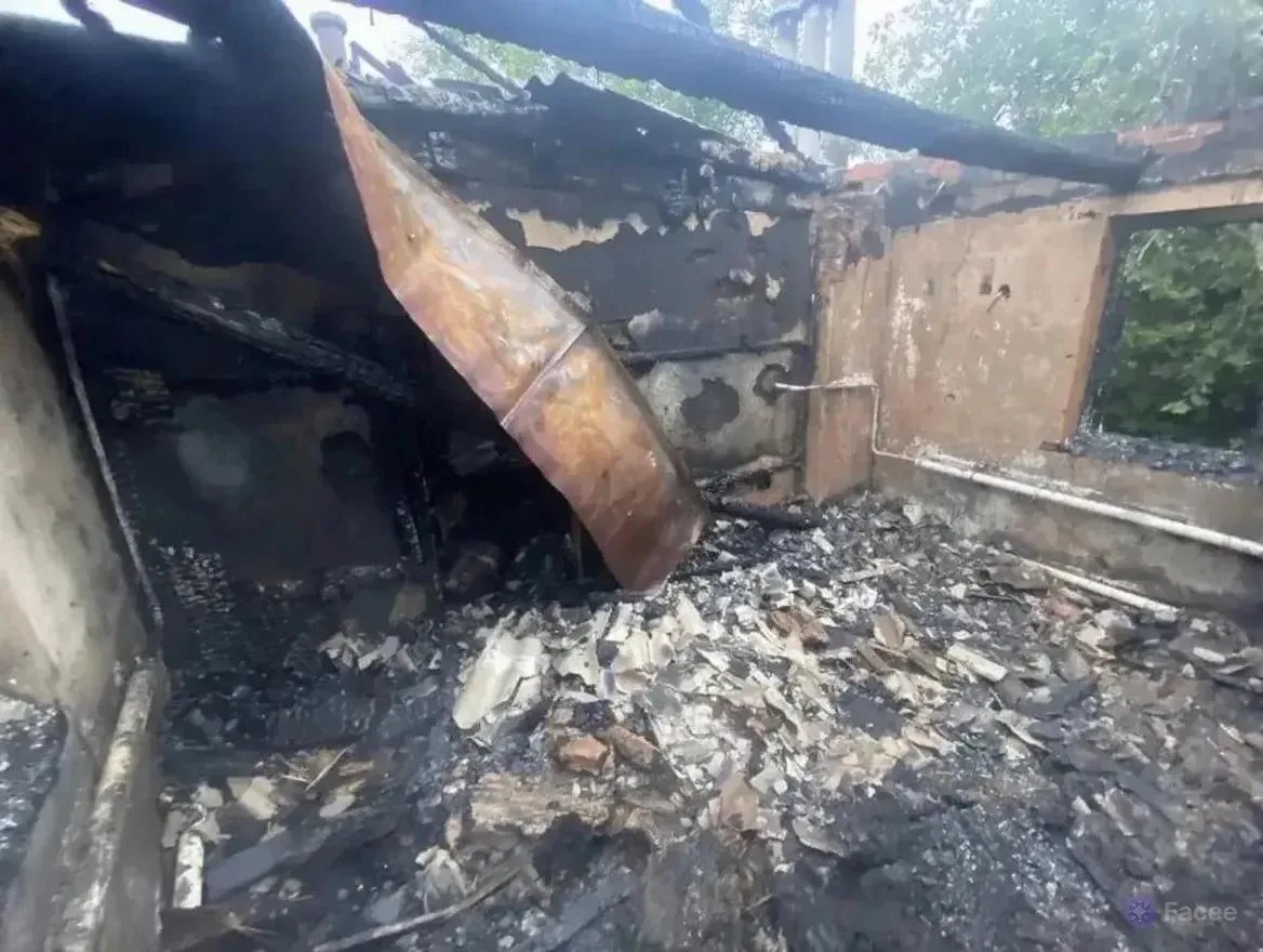 🔥  Трагедия в станице Крыловской. 

В ночь на 19 июня на улице Набережной произошел пожар в частном