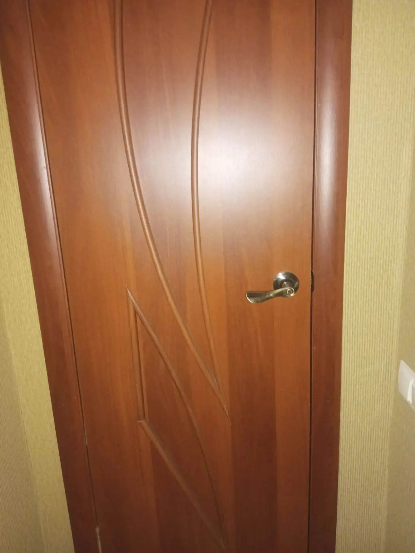 Требуется реставрация дверей